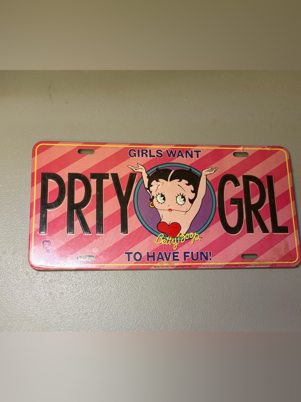 Betty Boop Pink Diagonal Stripe Party Plate Wall Sign